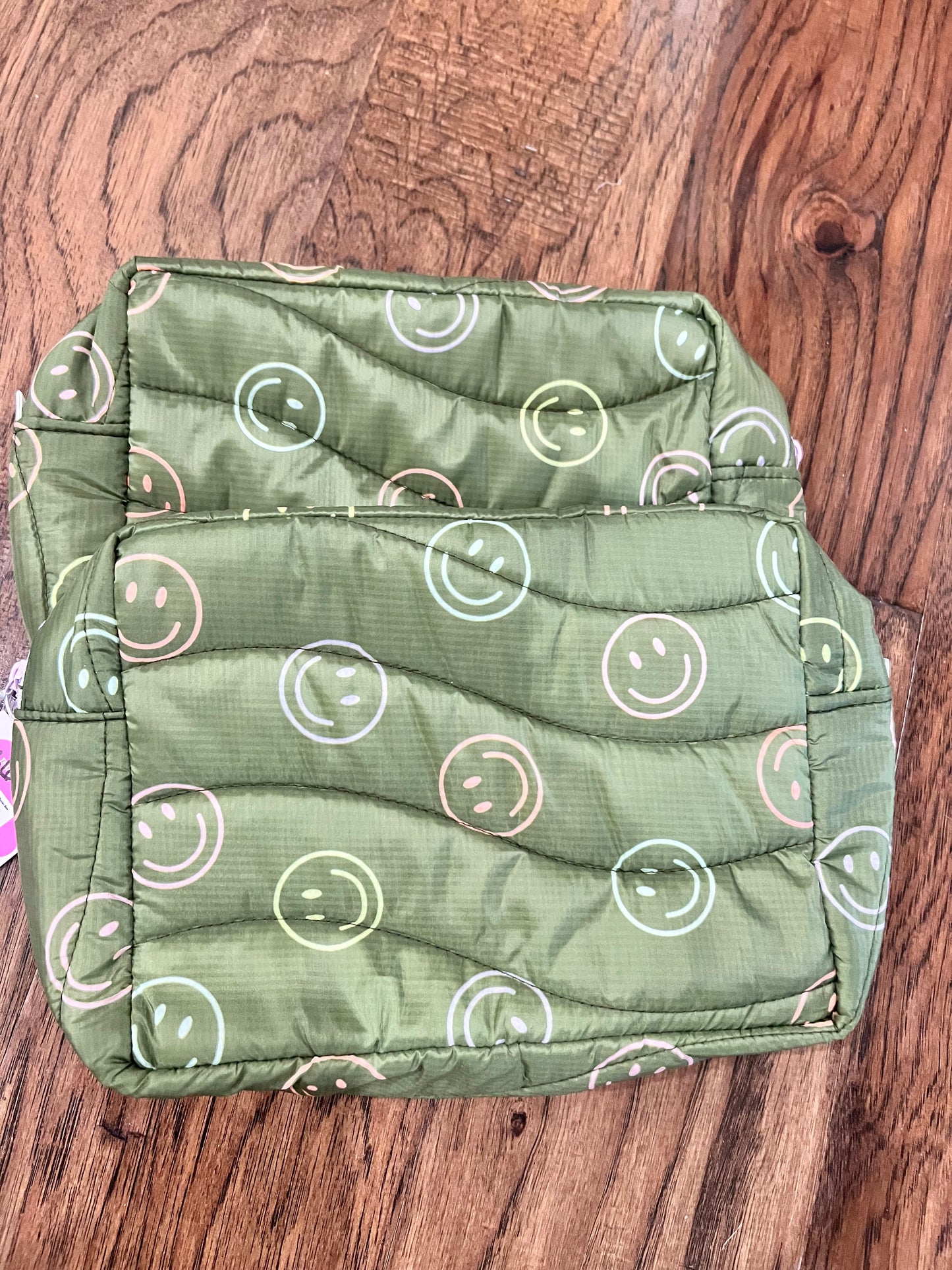 Green smiley med pouch